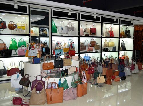 SHOW ROOM